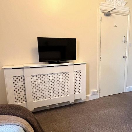 Shirley House 1, Guest House, Self Catering, Self Check In With Smart Locks, Use Of Fully Equipped Kitchen, Walking Distance To Southampton Central, Excellent Transport Links, Ideal For Longer Stays Luaran gambar