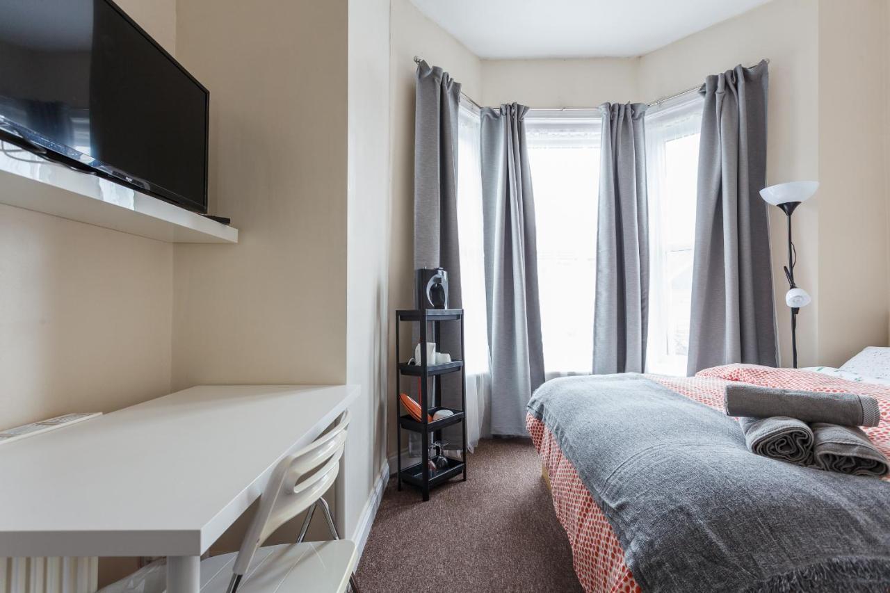 Shirley House 1, Guest House, Self Catering, Self Check In With Smart Locks, Use Of Fully Equipped Kitchen, Walking Distance To Southampton Central, Excellent Transport Links, Ideal For Longer Stays Luaran gambar