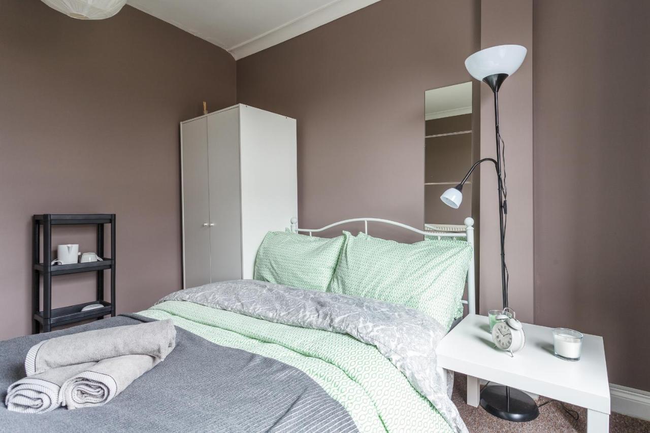 Shirley House 1, Guest House, Self Catering, Self Check In With Smart Locks, Use Of Fully Equipped Kitchen, Walking Distance To Southampton Central, Excellent Transport Links, Ideal For Longer Stays Luaran gambar