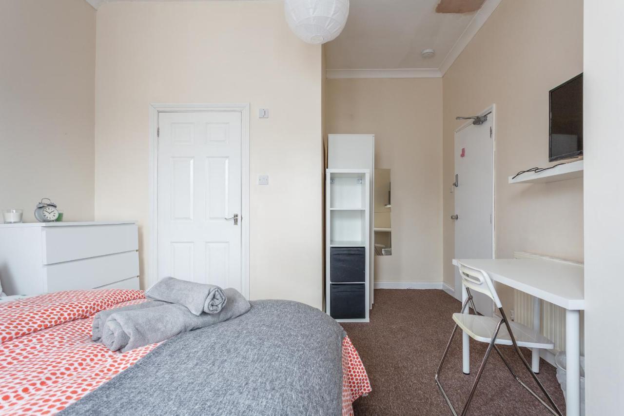 Shirley House 1, Guest House, Self Catering, Self Check In With Smart Locks, Use Of Fully Equipped Kitchen, Walking Distance To Southampton Central, Excellent Transport Links, Ideal For Longer Stays Luaran gambar