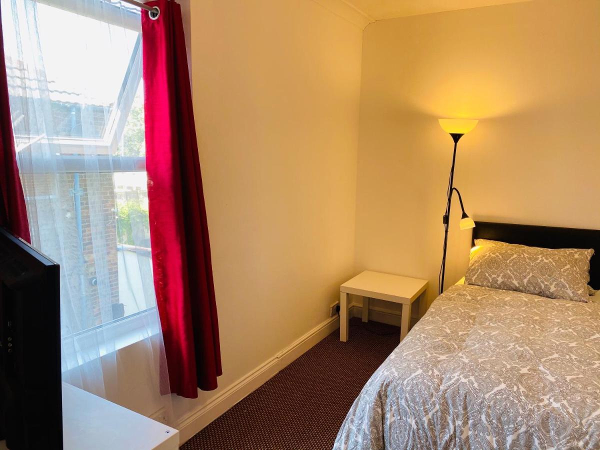 Shirley House 1, Guest House, Self Catering, Self Check In With Smart Locks, Use Of Fully Equipped Kitchen, Walking Distance To Southampton Central, Excellent Transport Links, Ideal For Longer Stays Luaran gambar