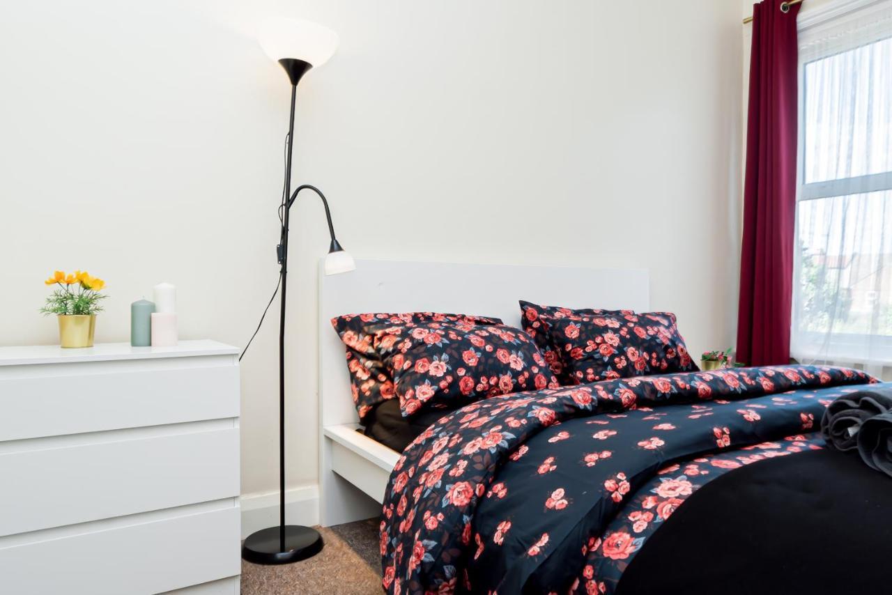 Shirley House 1, Guest House, Self Catering, Self Check In With Smart Locks, Use Of Fully Equipped Kitchen, Walking Distance To Southampton Central, Excellent Transport Links, Ideal For Longer Stays Luaran gambar