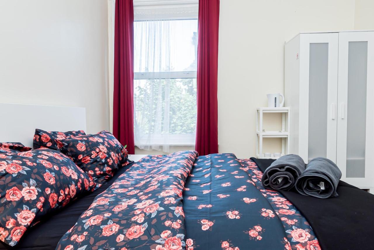 Shirley House 1, Guest House, Self Catering, Self Check In With Smart Locks, Use Of Fully Equipped Kitchen, Walking Distance To Southampton Central, Excellent Transport Links, Ideal For Longer Stays Luaran gambar