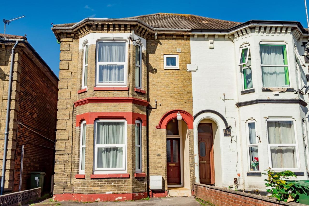 Shirley House 1, Guest House, Self Catering, Self Check In With Smart Locks, Use Of Fully Equipped Kitchen, Walking Distance To Southampton Central, Excellent Transport Links, Ideal For Longer Stays Luaran gambar