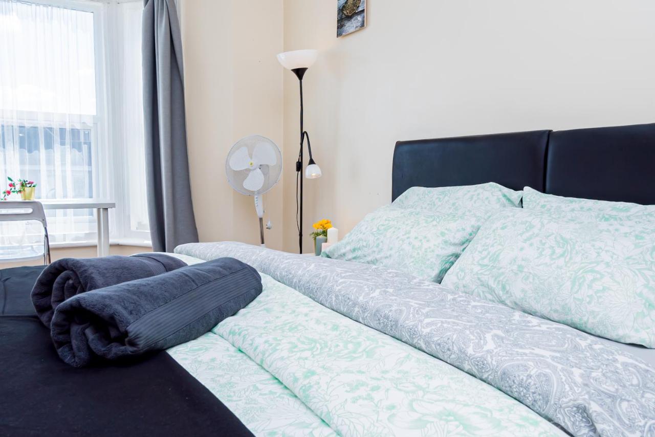 Shirley House 1, Guest House, Self Catering, Self Check In With Smart Locks, Use Of Fully Equipped Kitchen, Walking Distance To Southampton Central, Excellent Transport Links, Ideal For Longer Stays Luaran gambar