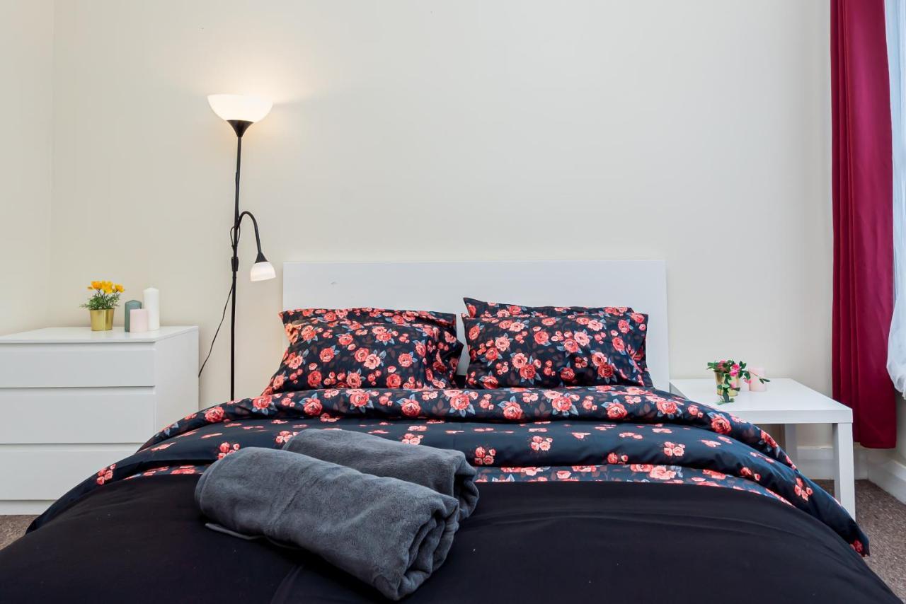 Shirley House 1, Guest House, Self Catering, Self Check In With Smart Locks, Use Of Fully Equipped Kitchen, Walking Distance To Southampton Central, Excellent Transport Links, Ideal For Longer Stays Luaran gambar