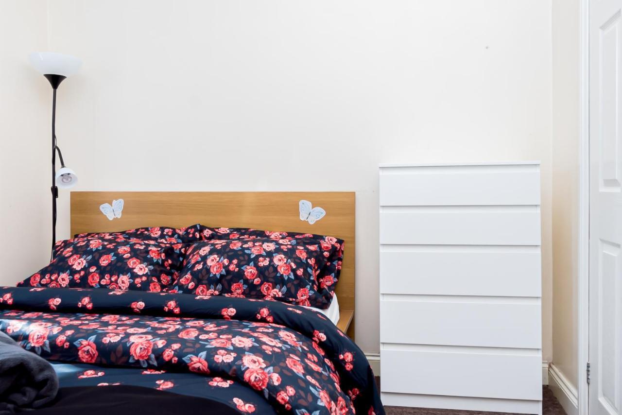 Shirley House 1, Guest House, Self Catering, Self Check In With Smart Locks, Use Of Fully Equipped Kitchen, Walking Distance To Southampton Central, Excellent Transport Links, Ideal For Longer Stays Luaran gambar