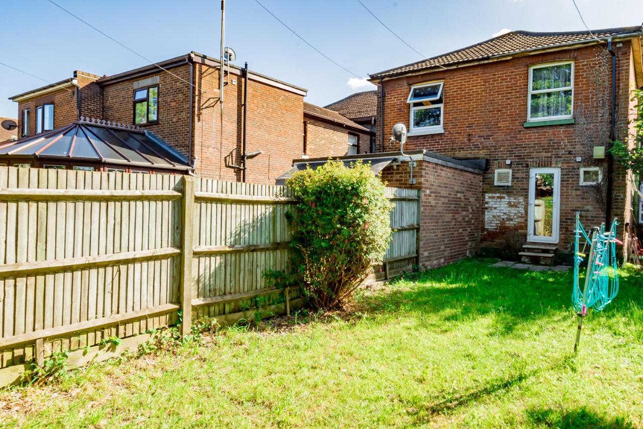 Shirley House 1, Guest House, Self Catering, Self Check In With Smart Locks, Use Of Fully Equipped Kitchen, Walking Distance To Southampton Central, Excellent Transport Links, Ideal For Longer Stays Luaran gambar