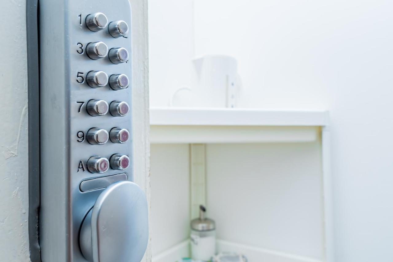 Shirley House 1, Guest House, Self Catering, Self Check In With Smart Locks, Use Of Fully Equipped Kitchen, Walking Distance To Southampton Central, Excellent Transport Links, Ideal For Longer Stays Luaran gambar
