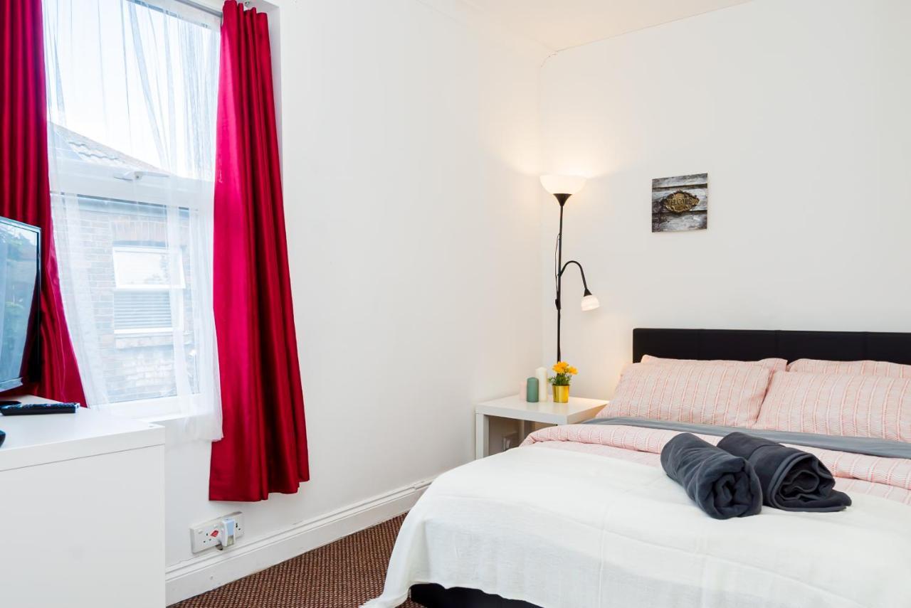 Shirley House 1, Guest House, Self Catering, Self Check In With Smart Locks, Use Of Fully Equipped Kitchen, Walking Distance To Southampton Central, Excellent Transport Links, Ideal For Longer Stays Luaran gambar