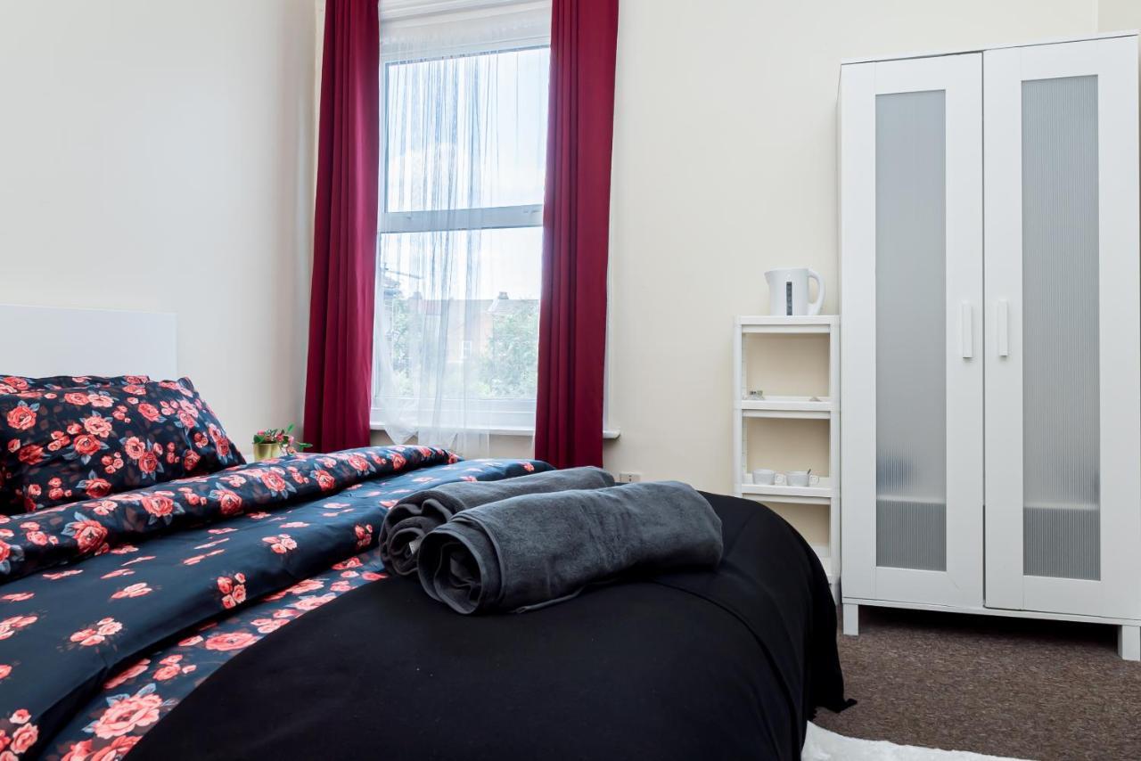 Shirley House 1, Guest House, Self Catering, Self Check In With Smart Locks, Use Of Fully Equipped Kitchen, Walking Distance To Southampton Central, Excellent Transport Links, Ideal For Longer Stays Luaran gambar