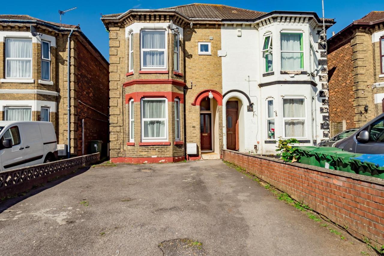 Shirley House 1, Guest House, Self Catering, Self Check In With Smart Locks, Use Of Fully Equipped Kitchen, Walking Distance To Southampton Central, Excellent Transport Links, Ideal For Longer Stays Luaran gambar