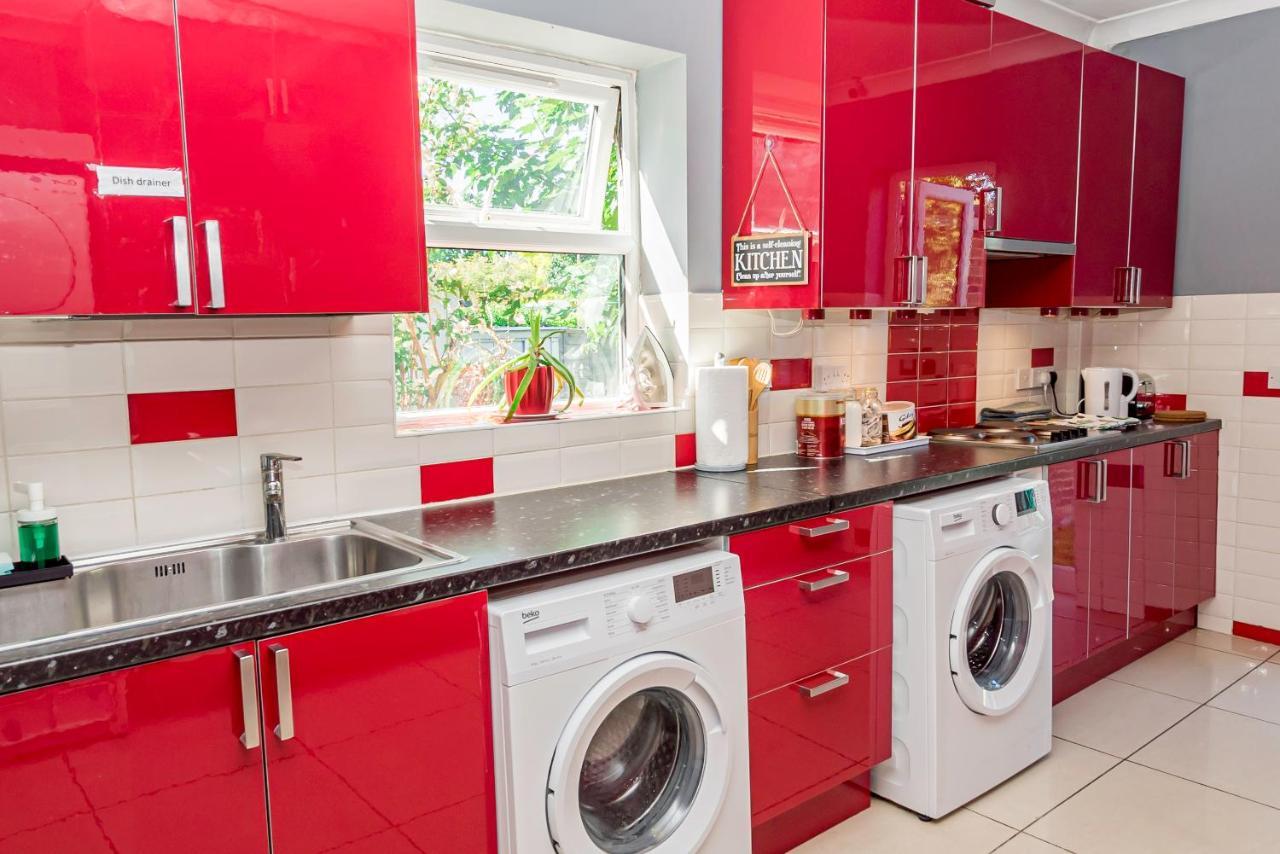 Shirley House 1, Guest House, Self Catering, Self Check In With Smart Locks, Use Of Fully Equipped Kitchen, Walking Distance To Southampton Central, Excellent Transport Links, Ideal For Longer Stays Luaran gambar