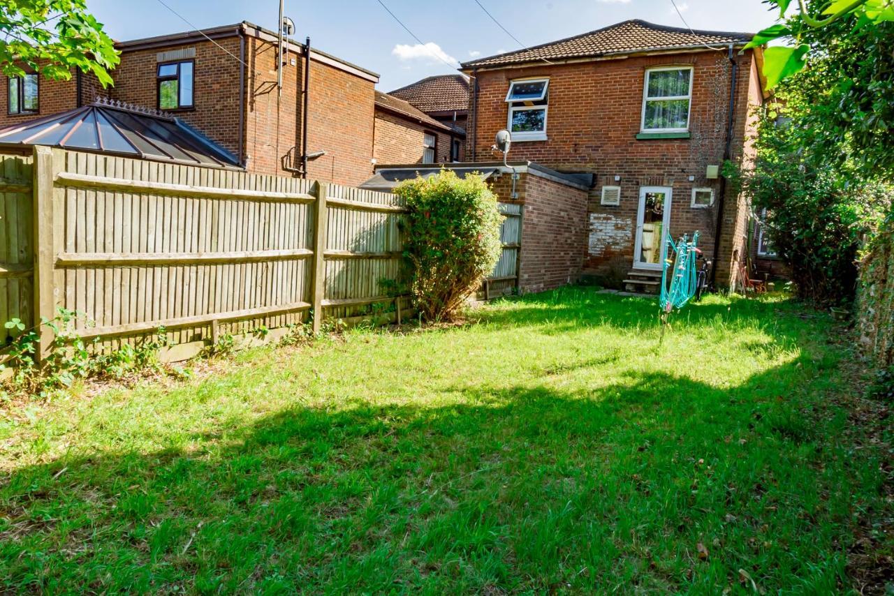 Shirley House 1, Guest House, Self Catering, Self Check In With Smart Locks, Use Of Fully Equipped Kitchen, Walking Distance To Southampton Central, Excellent Transport Links, Ideal For Longer Stays Luaran gambar