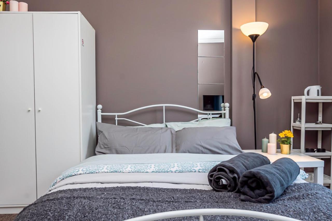 Shirley House 1, Guest House, Self Catering, Self Check In With Smart Locks, Use Of Fully Equipped Kitchen, Walking Distance To Southampton Central, Excellent Transport Links, Ideal For Longer Stays Luaran gambar