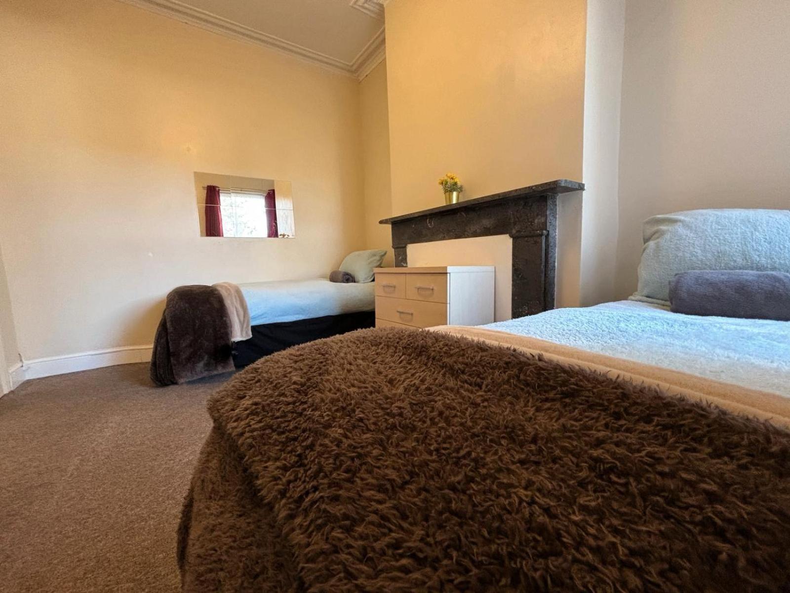 Shirley House 1, Guest House, Self Catering, Self Check In With Smart Locks, Use Of Fully Equipped Kitchen, Walking Distance To Southampton Central, Excellent Transport Links, Ideal For Longer Stays Luaran gambar