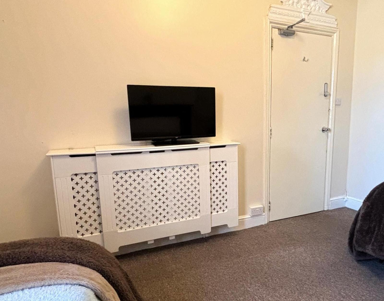 Shirley House 1, Guest House, Self Catering, Self Check In With Smart Locks, Use Of Fully Equipped Kitchen, Walking Distance To Southampton Central, Excellent Transport Links, Ideal For Longer Stays Luaran gambar