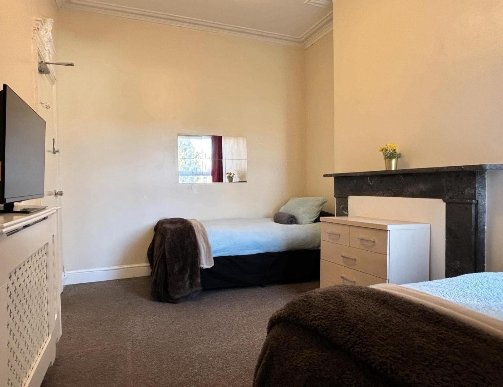 Shirley House 1, Guest House, Self Catering, Self Check In With Smart Locks, Use Of Fully Equipped Kitchen, Walking Distance To Southampton Central, Excellent Transport Links, Ideal For Longer Stays Luaran gambar